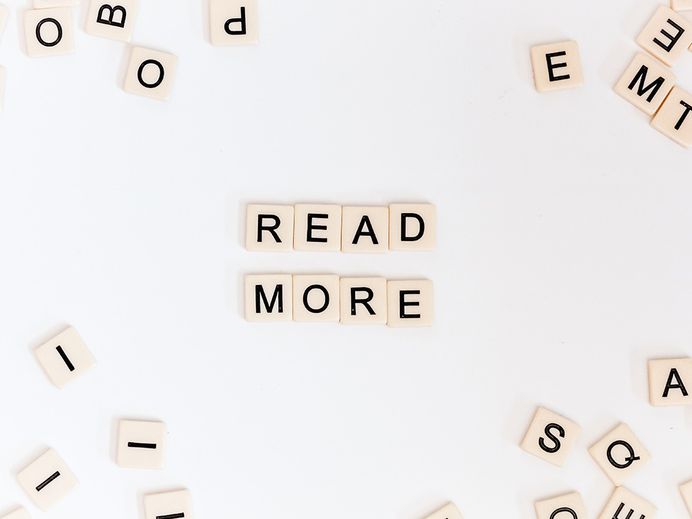 Buchstabenwürfel die 'read more' zeigen - für die Blogbeiträge